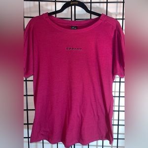 Oakley Performance Tee Size XL (Cutout sleeve detail)